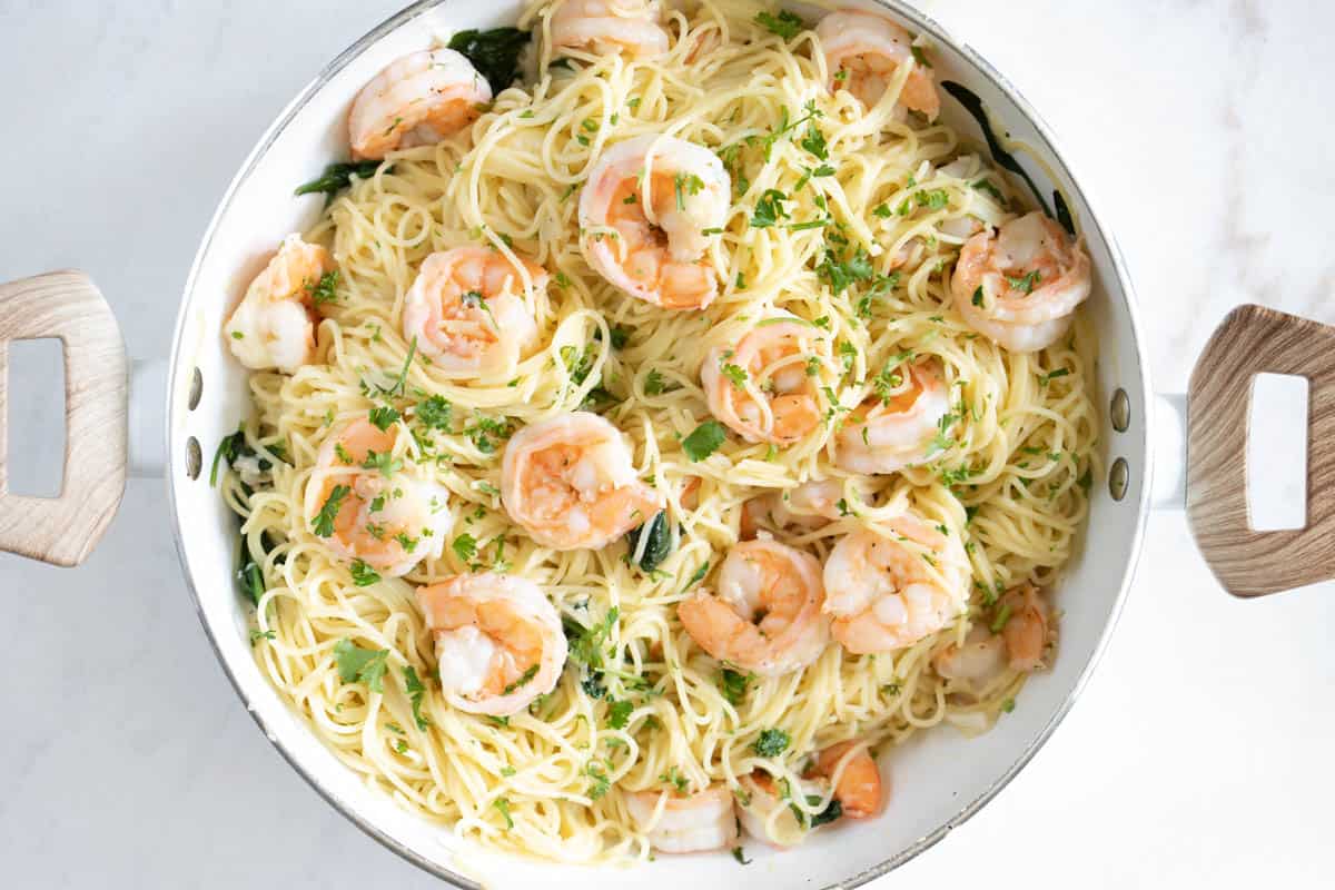 Delicious and Easy Garlic Butter Shrimp Pasta - DirectChallenges.com